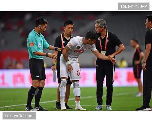身体冲撞判罚要点：合法拼抢与犯规的判断标准